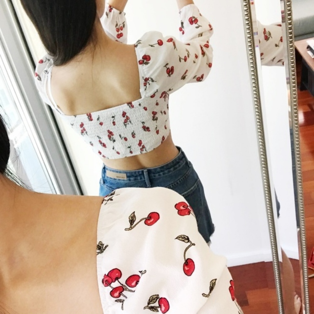 Long Sleeved Cherry Printed Cropped Blouse - Picture 3 of 8